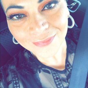 Meet your Posher, Elizabeth